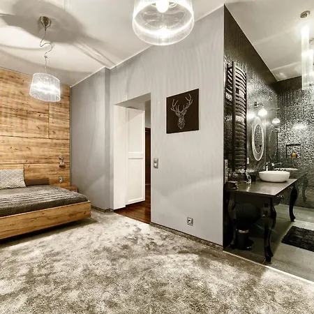 Circum Apartment *